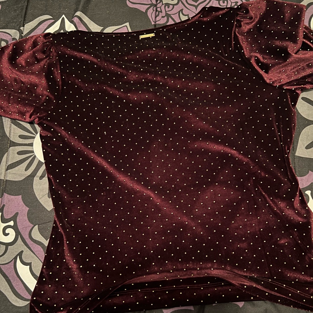 Beautiful Marion Michaels Kors Blouse with gold dots